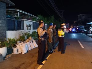 Patroli, Polisi Imbau Anak Nongkrong Tak Parkir di Rumah Tamara Bleszynski Patroli, Polisi Imbau Anak Nongkrong Tak Parkir di Rumah Tamara Bleszynski