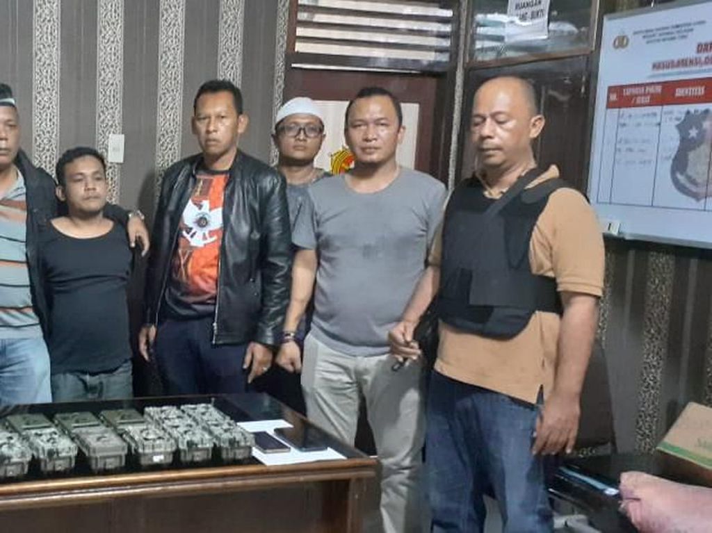 Komplotan Pencuri 13 Camera Trap Milik BKSDA Ditangkap Komplotan Pencuri 13 Camera Trap Milik BKSDA Ditangkap