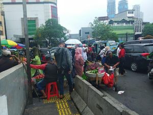 Tanah Abang Semrawut! PKL Hingga Bajaj Jajah Trotoar