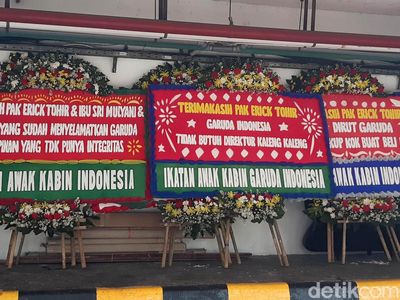 Pecat Ari Askhara dari Dirut Garuda, Erick Banjir Ucapan Terima Kasih