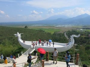 Bahtera Naga Megah di Bukit Ngrawan