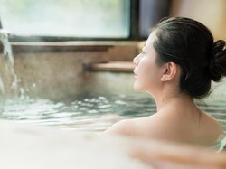 Onsen, Mandi Telanjang Bersama, dan Yakuza