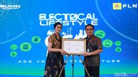 PLN Luncurkan Program Tukar Tambah Motor BBM dengan Motor Listrik