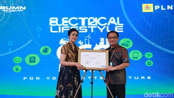 PLN Luncurkan Program Tukar Tambah Motor BBM dengan Motor Listrik