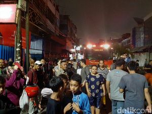 Sudah 3 Jam Kebakaran Mal Lokasari Belum Padam, Lalin Macet
