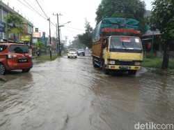 Sejam Hujan, Jalan di Medan Johor Tergenang