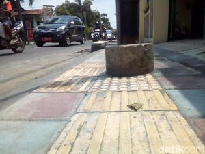 90 Persen Trotoar di Kudus Disebut Tak Ramah Difabel 90 Persen Trotoar di Kudus Disebut Tak Ramah Difabel