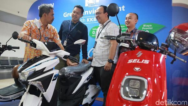 Tertarik Tukar Motor Lama dengan Motor Listrik?