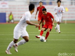 Tujuh menit berselang, giliran sundulan Osvaldo masih melenceng kendati posisinya bebas saat menyambut umpan Egy dari sisi kiri.