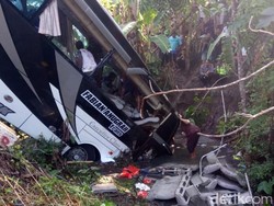 Polisi Pastikan Jumlah Penumpang Bus yang Terjun ke Sungai 56 Orang