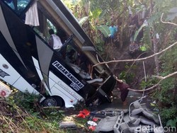 5 Orang Tewas Korban Bus Terjun ke Sungai di Blitar, Berikut Identitasnya