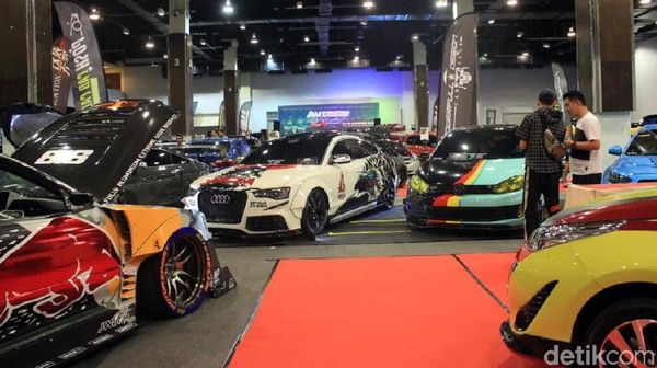 Ratusan Mobil Modifikasi Adu Ganteng di Malaysia
