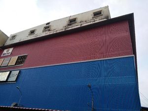 Asap Masih Muncul 24 Jam Sejak Kebakaran di Mal Lokasari, Kaca Dipecah Asap Masih Muncul 24 Jam Sejak Kebakaran di Mal Lokasari, Kaca Dipecah