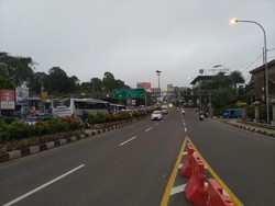 Siang Ini Polisi Uji Coba Sistem 2-1 di Jalan Raya Puncak