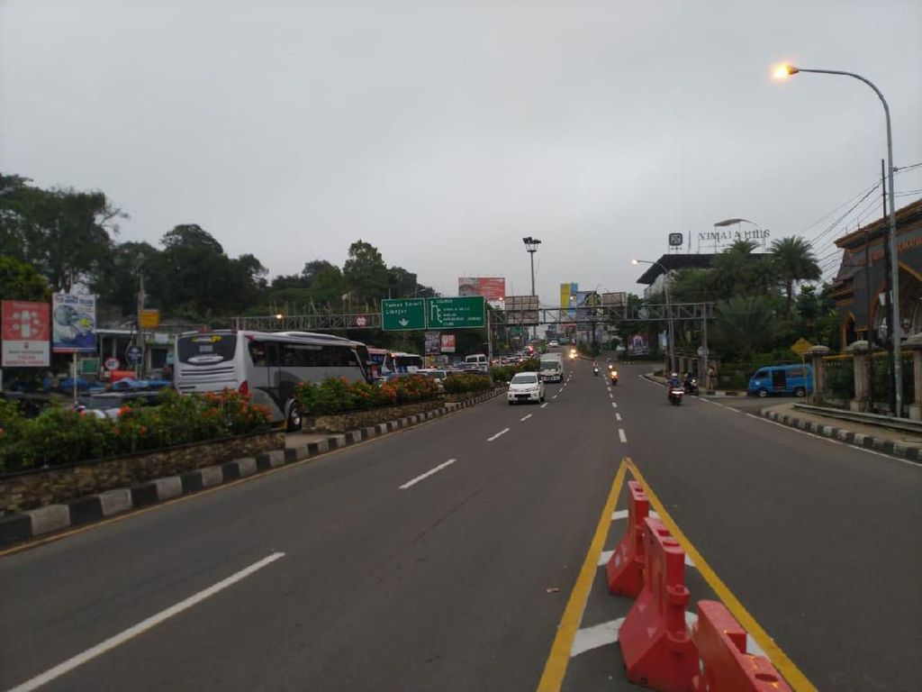 Sistem One Way, Lalin Puncak Menuju Jakarta Ramai Lancar Sistem One Way, Lalin Puncak Menuju Jakarta Ramai Lancar