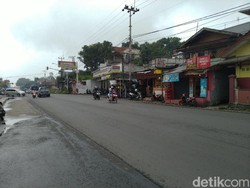 Video: Ditutup 6 Sore, Jalur Puncak Lengang Siang Ini