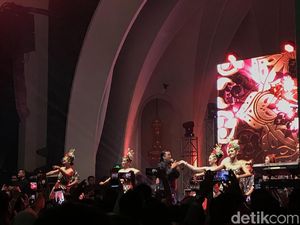 Didi Kempot Bikin Galau Sobat Ambyar di Konser Lord of Loro Ati