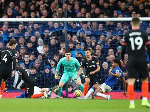 Pertahananmu Itu, Lo, Chelsea