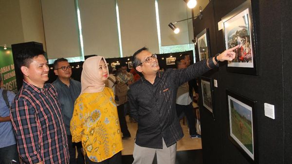 Melihat Lebih Dekat Pameran Foto Pekerja Indonesia