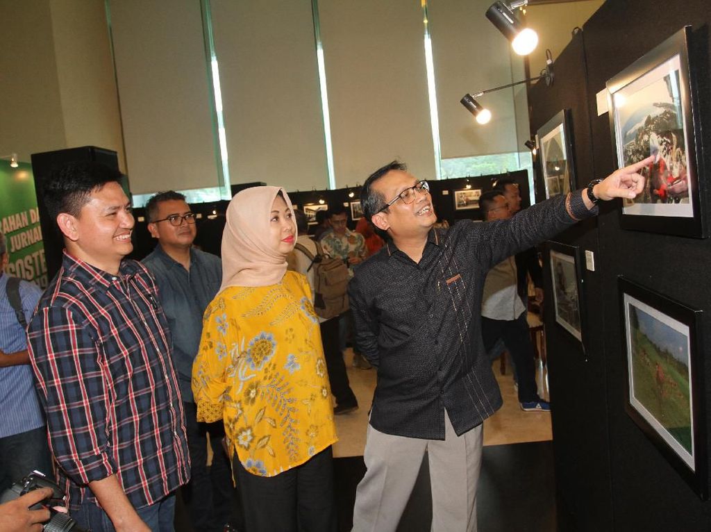 Melihat Lebih Dekat Pameran Foto Pekerja Indonesia Melihat Lebih Dekat Pameran Foto Pekerja Indonesia