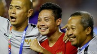 Senyum Evan Dimas usai Timnas Indonesia U-22 memenangkan pertandingan melawan Myanmar di Stadion Rizal Memorial, Manila, Filipina.