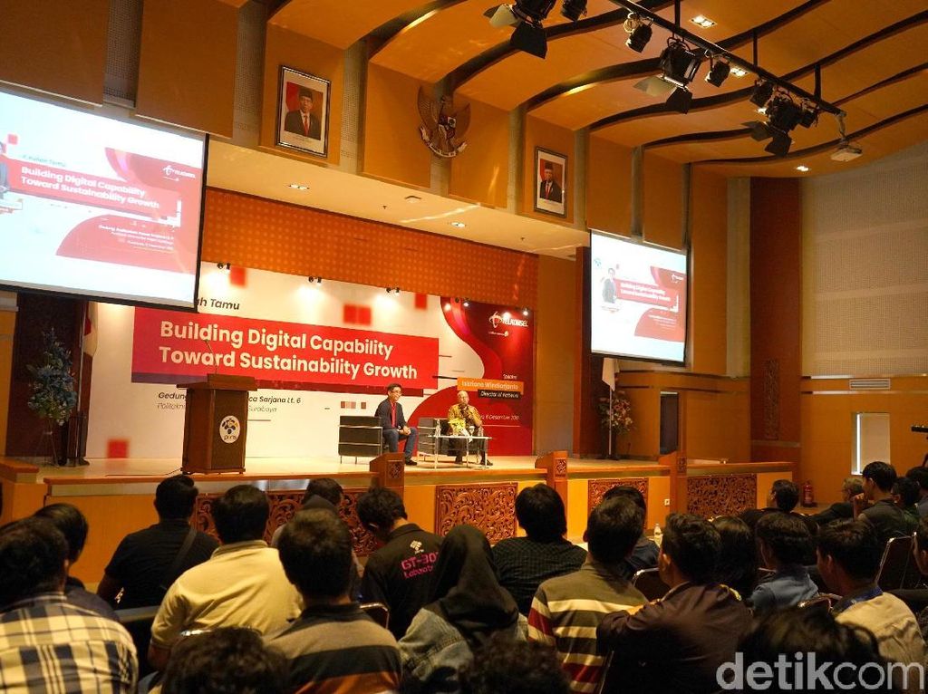 Saat Perkembangan Teknologi Telekomunikasi Seluler Dibahas di PENS Saat Perkembangan Teknologi Telekomunikasi Seluler Dibahas di PENS