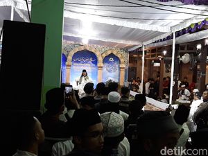 Ada Penolakan, Gus Muwafiq Tetap Ceramah di Solo Ada Penolakan, Gus Muwafiq Tetap Ceramah di Solo