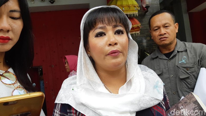 Dewi Tanjung di kasus Novel Baswedan dan ramai #tangkapdewitanjung/ M, Solehudin