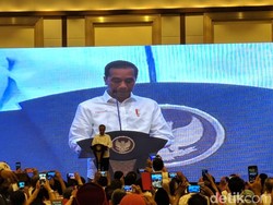 Jokowi Puji Projo: Saya Senang Semangatnya Belum Turun