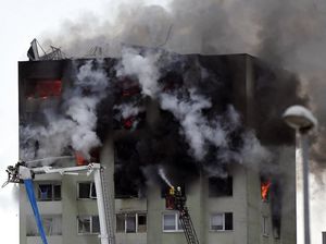 Ledakan Gas di Apartemen Slovakia, 5 Orang Tewas dan 40 Luka-luka Ledakan Gas di Apartemen Slovakia, 5 Orang Tewas dan 40 Luka-luka