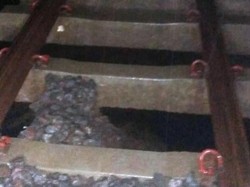 Tanah Terkikis Hujan Deras, Rel KA Rute Sukabumi-Bogor Menggantung