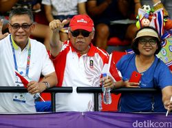 Asyiknya Menteri PUPR Saat Nonton Tenis Indonesia vs Thailand