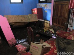 21 Rumah Terendam Lumpur Banjir Bandang di Kertasari Bandung
