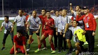 Raut wajah gembira nampak menghiasi wajah para pemain dan ofisial Timnas Indonesia U-22.