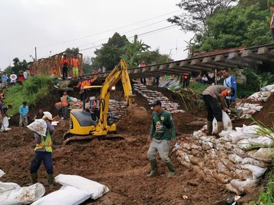 Perbaikan Jalur Kereta Api Lintas Bogor Sukabumi