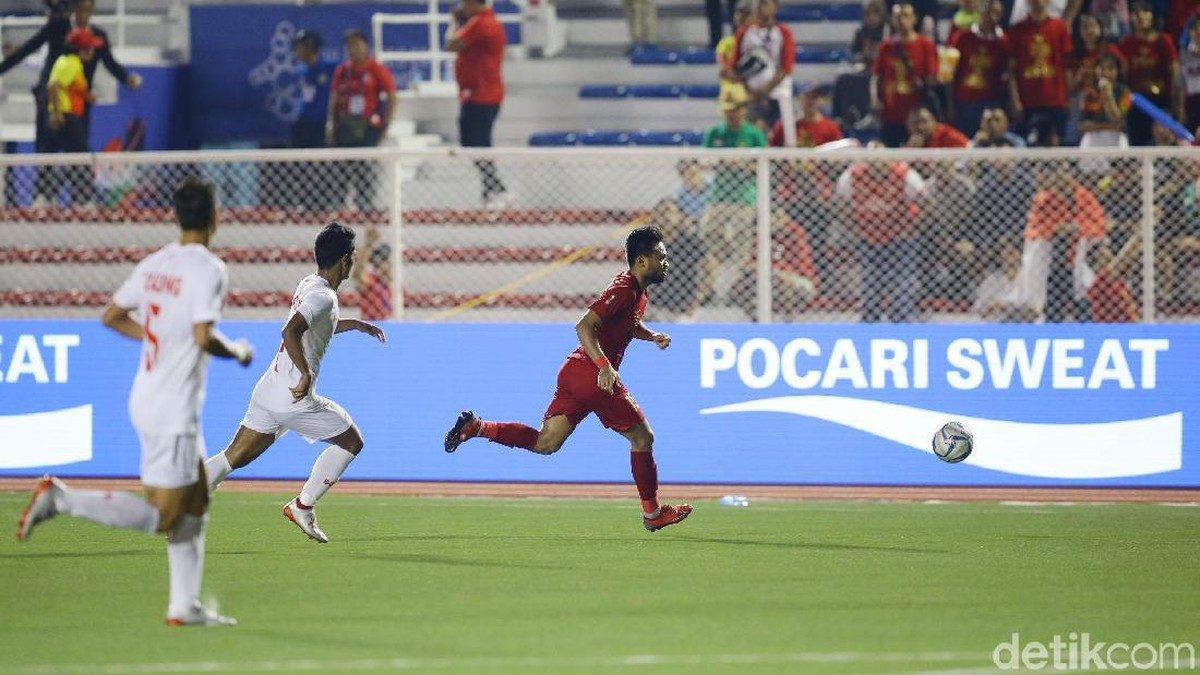 Saddil Ramdani marah-marah di lapangan saat Indonesia mengalahkan Myanmar di semifinal SEA Games 2019. Foto: Grandyos Zafna