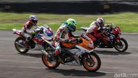 Aksi Adu Geber Pebalap di CBR Race Day 2019