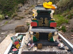 Video 3 Tempat Sembahyang Umat Hindu di Bromo Rusak