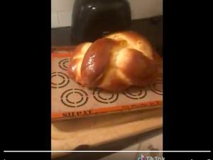 Ramai Video Bikin Roti Pakai Bedak Bayi, Netizen: Dapurnya Pasti Wangi! Ramai Video Bikin Roti Pakai Bedak Bayi, Netizen: Dapurnya Pasti Wangi!