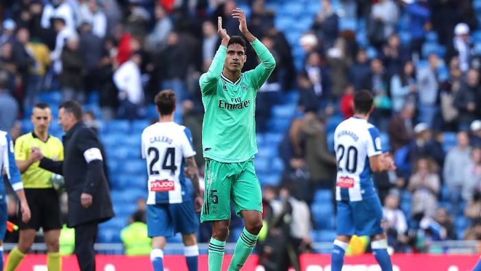 Raphael Varane mengungkapkan kunci kemenangan Real Madrida atas Espanyol karena bermain sabar. (Foto: Gonzalo Arroyo Moreno / Getty Images)