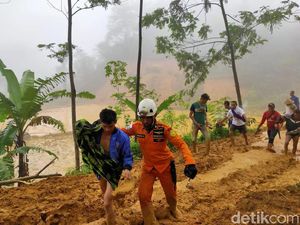 9 Penambang yang Terjebak Longsor 48 Jam di Lebak Berhasil Diselamatkan 9 Penambang yang Terjebak Longsor 48 Jam di Lebak Berhasil Diselamatkan