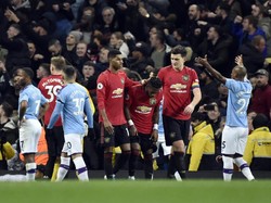 Fred Jadi Korban Pelemparan Botol dan Rasialisme di Derby Manchester