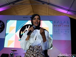 Hijabers AS Halima Aden Kunjungi Jakarta, Puji Industri Halal di Indonesia