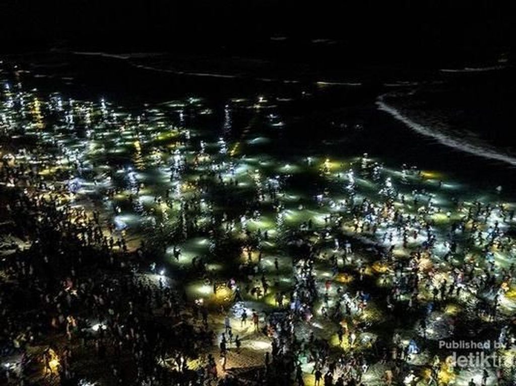 Keindahan Pantai Seger Saat Festival Bau Nyale Keindahan Pantai Seger Saat Festival Bau Nyale