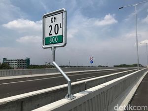 Hati-hati Lewat Tol Japek Layang, Sambungan Jalan Bikin Tak Nyaman