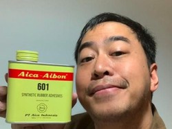 Pandji Pragiwaksono Pose Bareng Lem Aibon, Netter Riuh