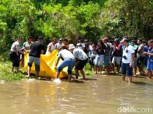 Mayat Pria Tanpa Busana Ditemukan Mengambang di Sungai Jember