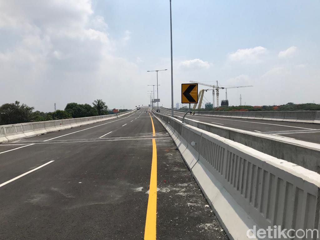Cerita Warga Rela Tunggu Jam 6 Demi Jajal Tol Japek Layang Cerita Warga Rela Tunggu Jam 6 Demi Jajal Tol Japek Layang