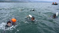 Intip Keseruan Renang Lintas Teluk Palu