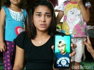 Siti Zulaeha yang Rumahnya Dibakar Pacar Bekerja sebagai Pemandu Karaoke Siti Zulaeha yang Rumahnya Dibakar Pacar Bekerja sebagai Pemandu Karaoke
